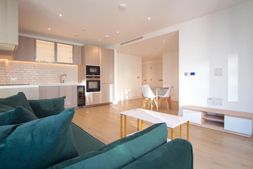 Palmer Road, London SW11 2 bed apartment to rent - £4,203 pcm (£970 pw)