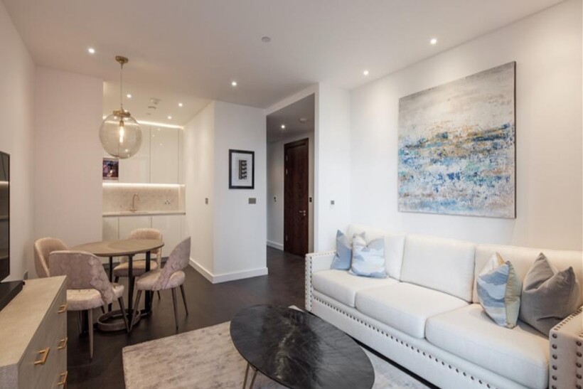 Charles Clowes Walk, London SW11 1 bed apartment to rent - £3,142 pcm (£725 pw)