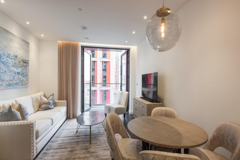 Charles Clowes Walk, London SW11 1 bed apartment to rent - £3,142 pcm (£725 pw)