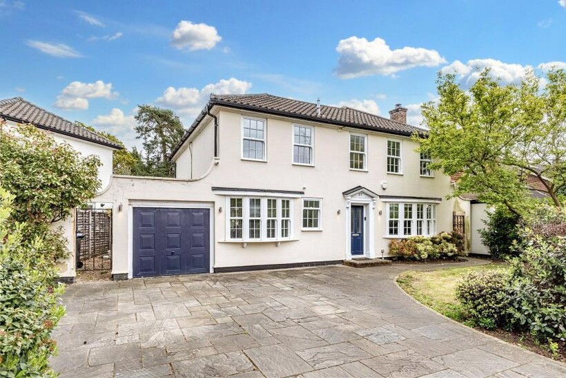 Woodham Waye, Woking GU21 4 bed detached house to rent - £4,750 pcm (£1,096 pw)