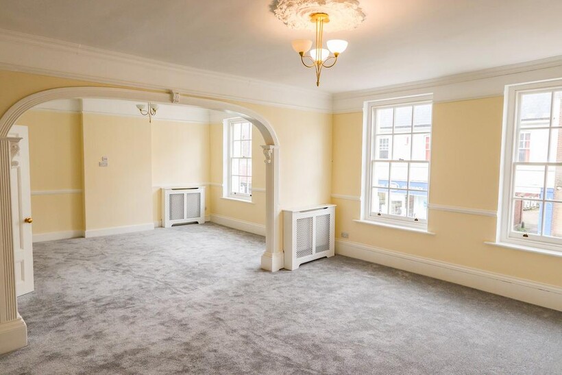 High Street, Battle, TN33 Property to rent - £1,000 pcm (£231 pw)