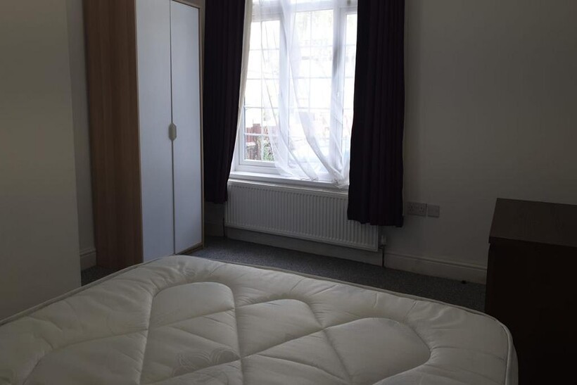 Park Road, Wembley, Greater London, HA0 5 bed house share to rent - £950 pcm (£219 pw)