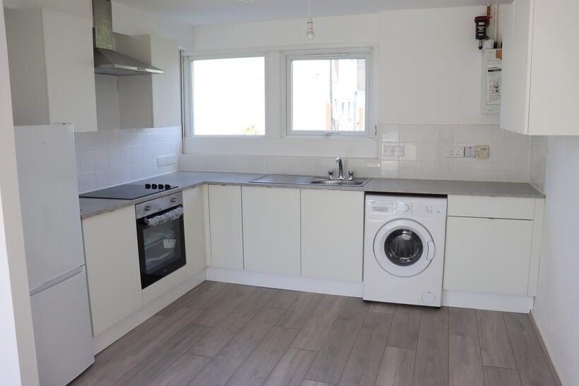 Spring Court, Guildford GU2 3 bed terraced house to rent - £1,950 pcm (£450 pw)