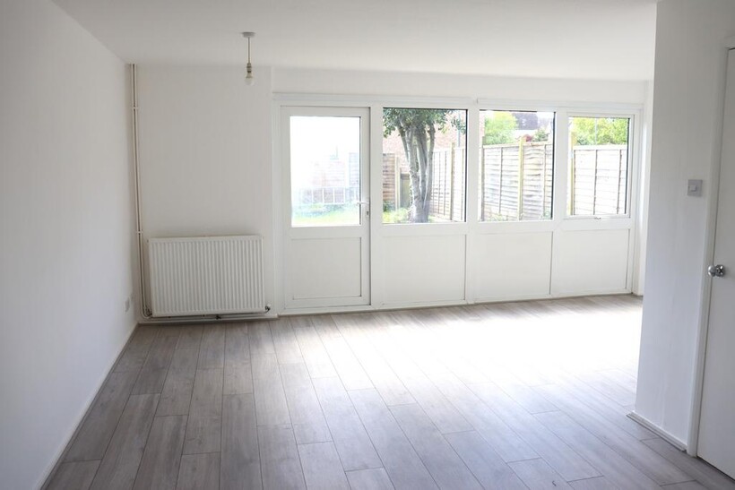 Spring Court, Guildford GU2 3 bed terraced house to rent - £1,950 pcm (£450 pw)