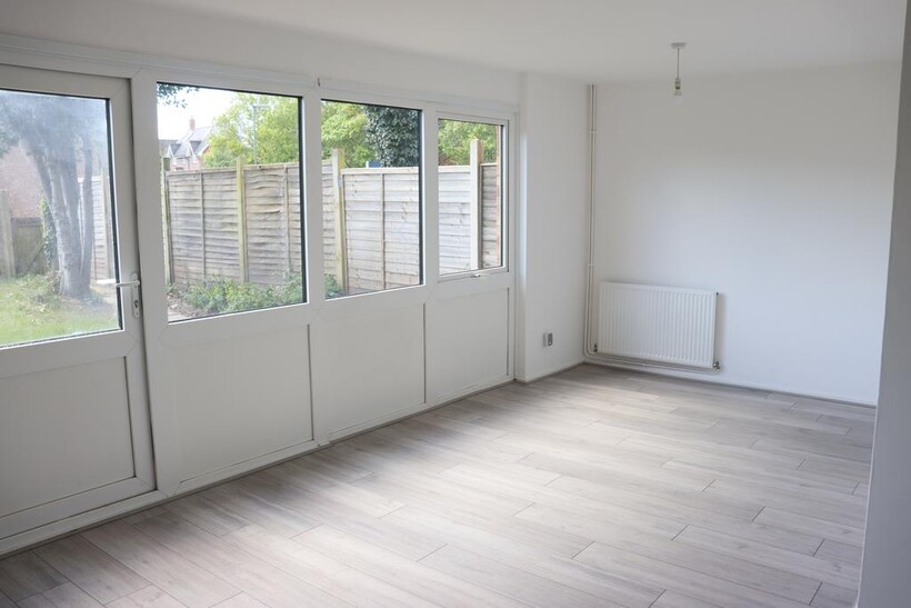 Spring Court, Guildford GU2 3 bed terraced house to rent - £1,950 pcm (£450 pw)
