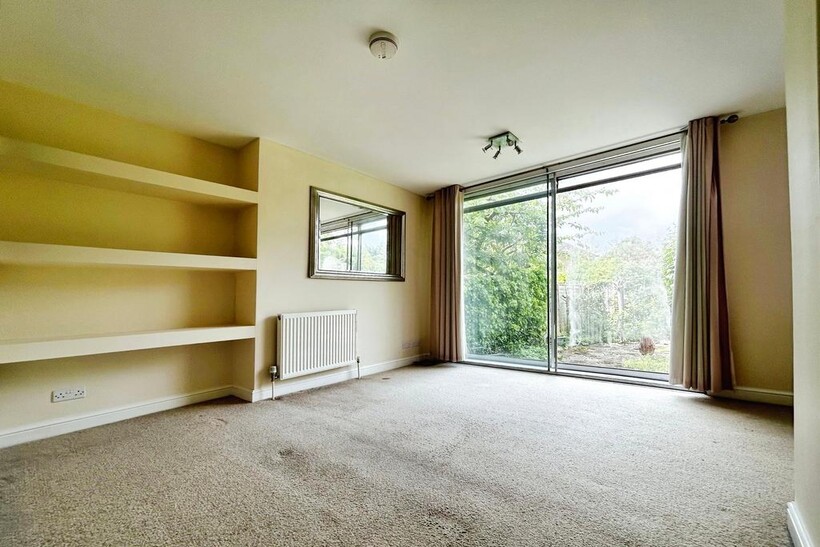 Montagu Road, Datchet SL3 2 bed apartment to rent - £1,550 pcm (£358 pw)