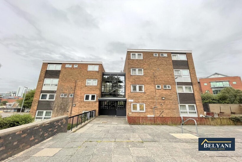 Marlborough Grange, Leeds LS1 3 bed flat to rent - £1,400 pcm (£323 pw)