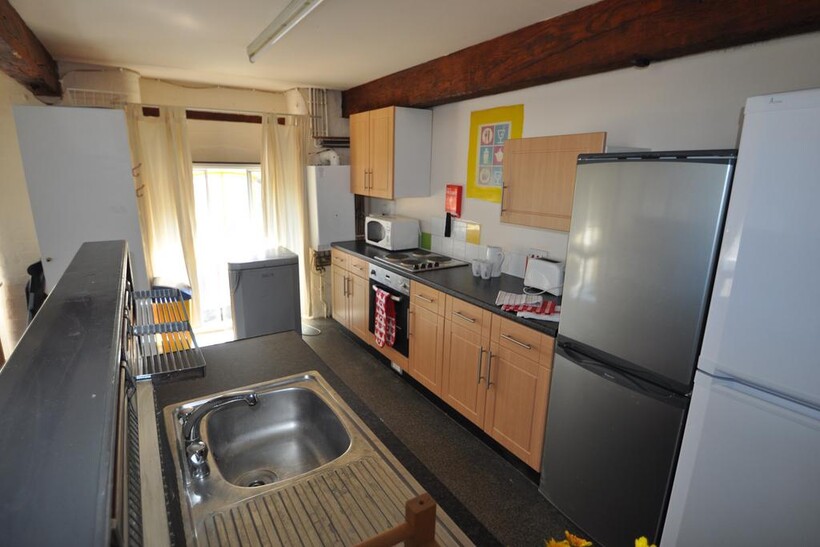Russell Street, Nottingham NG7 1 bed in a flat share to rent - £455 pcm (£105 pw)