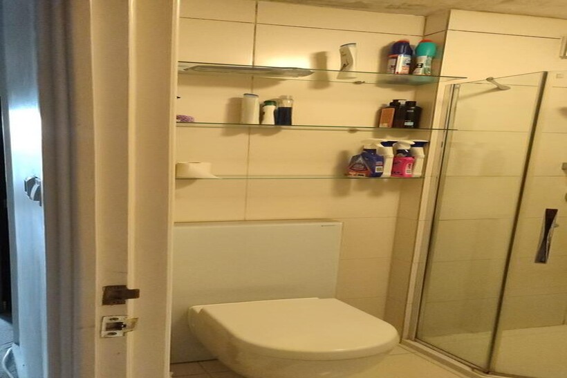 Mount Park Road Ealing Broadway... 1 bed in a flat share to rent - £900 pcm (£208 pw)