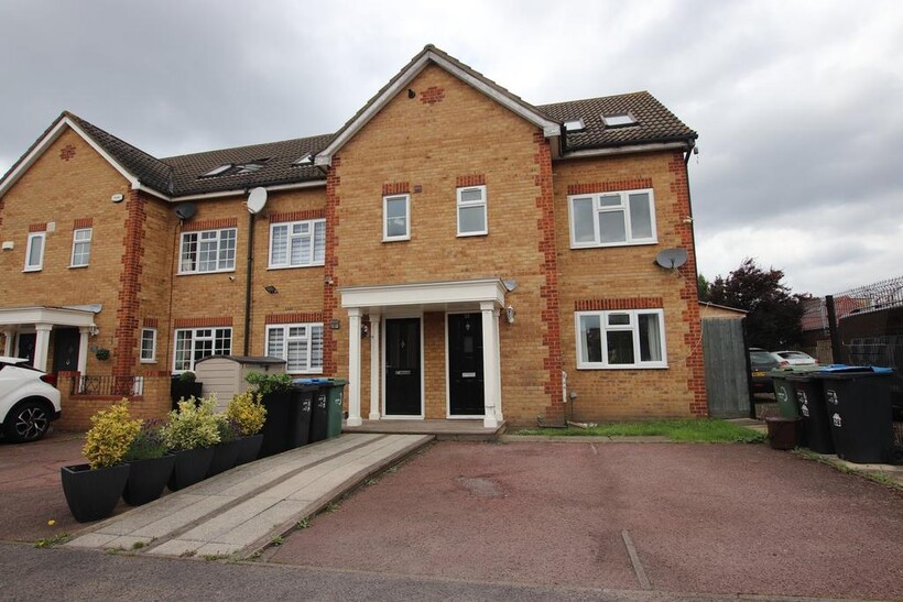 Veals Mead, Mitcham, CR4 4 bed end of terrace house to rent - £2,600 pcm (£600 pw)