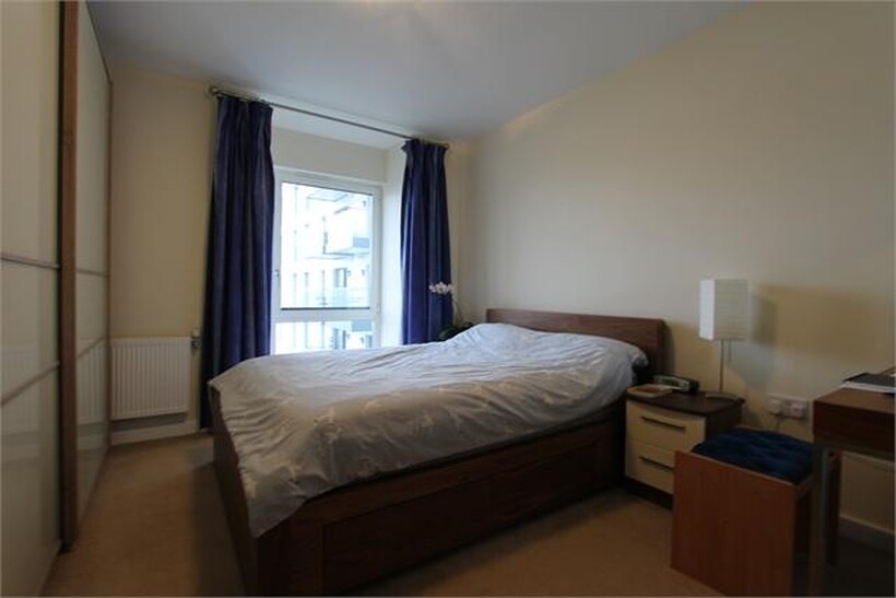 City Peninsula, 25 Barge Walk... 2 bed apartment to rent - £2,450 pcm (£565 pw)
