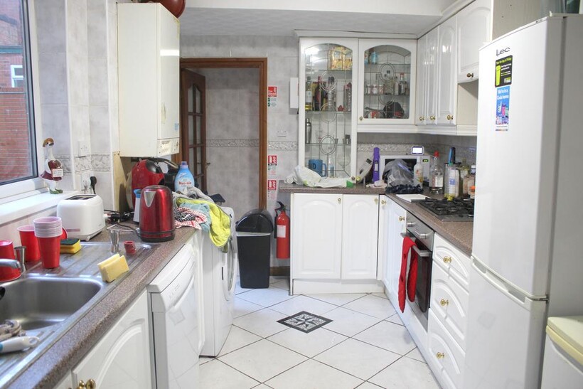 Kimbolton Avenue, NG7 5 bed terraced house to rent - £550 pcm (£127 pw)