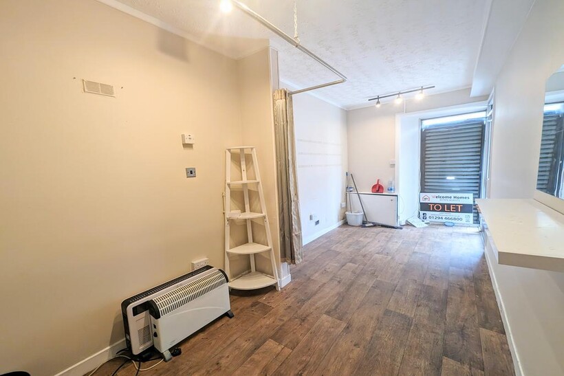 Hamilton Street, Saltcoats KA21 Retail property (high street) to rent - £347 pcm (£80 pw)