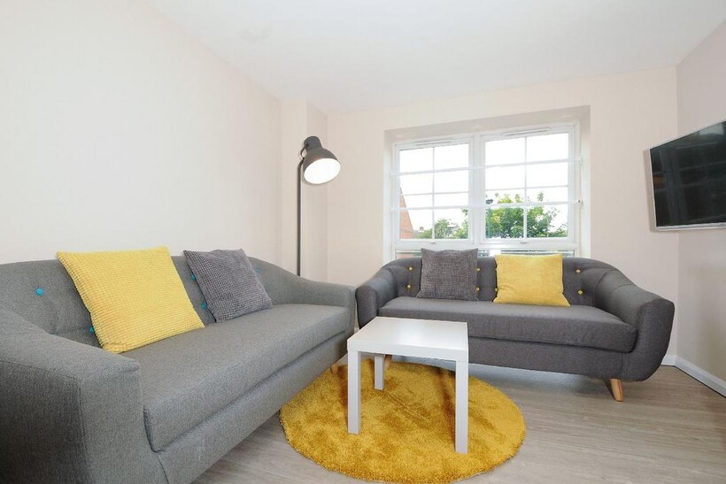 Nottingham NG7 5 bed flat to rent - £565 pcm (£130 pw)