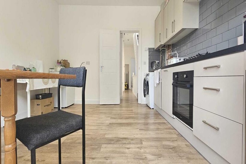 London W5 4 bed maisonette to rent - £3,000 pcm (£692 pw)