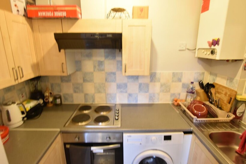 Hart Hill Drive, Luton LU2 1 bed flat to rent - £950 pcm (£219 pw)
