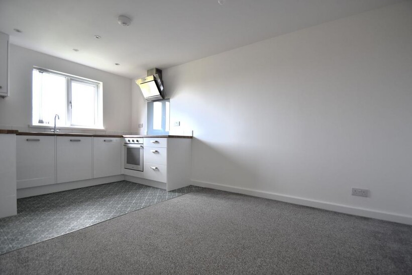 Mary Rose Avenue, Wootton Bridge PO33 2 bed maisonette to rent - £750 pcm (£173 pw)