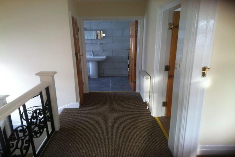 Sutton Hall Road, HOUNSLOW, Greater... 4 bed semi-detached house to rent - £2,700 pcm (£623 pw)