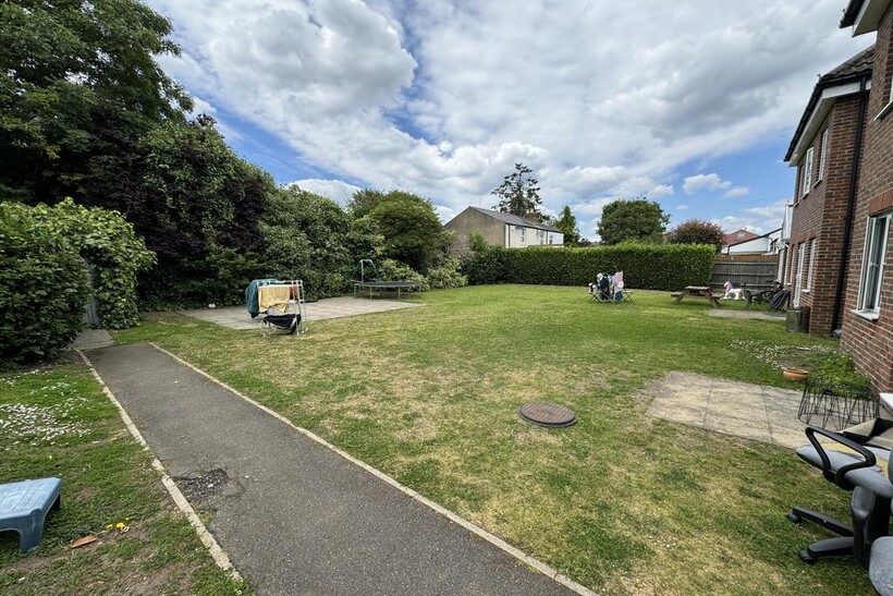 Azure Place, Holly Road, HOUNSLOW... 1 bed flat to rent - £1,400 pcm (£323 pw)