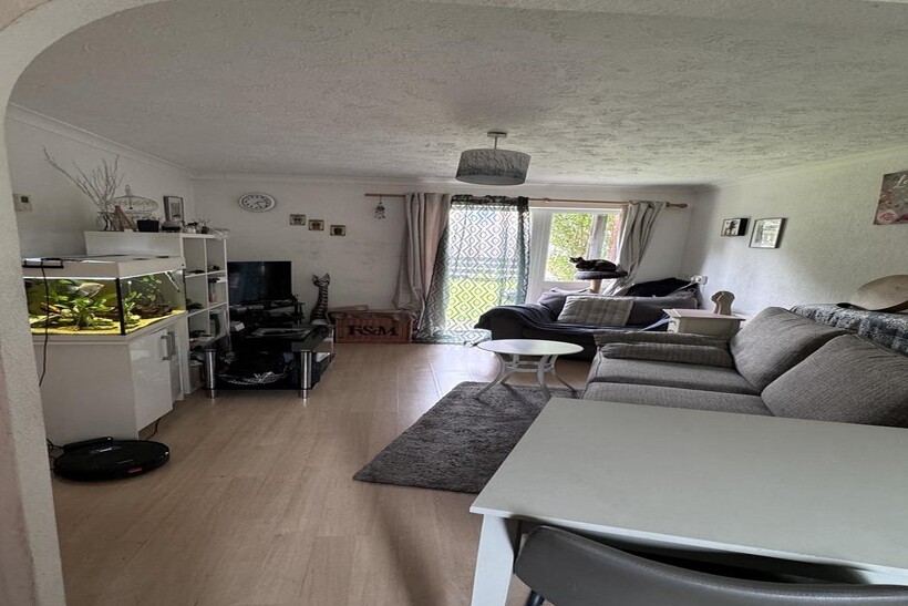 Maple Road, Hayes UB4 1 bed flat to rent - £1,300 pcm (£300 pw)