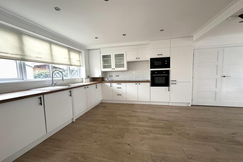 Adelaide Road, Tilbury, Essex, RM187BD 4 bed terraced house to rent - £1,900 pcm (£438 pw)