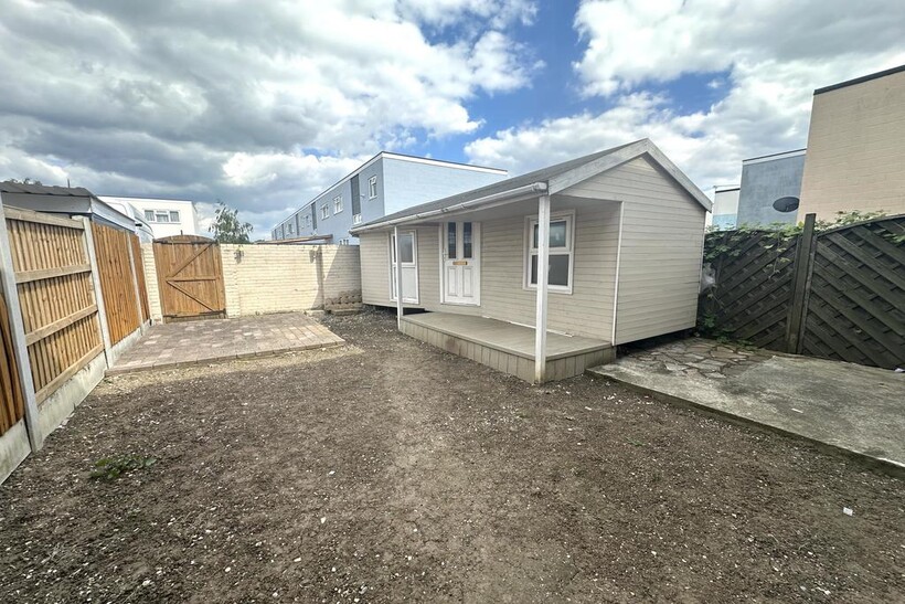 Adelaide Road, Tilbury, Essex, RM187BD 4 bed terraced house to rent - £1,900 pcm (£438 pw)