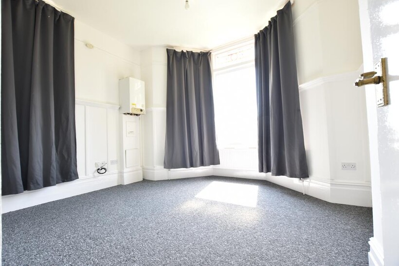 Hart Hill Drive, Luton LU2 1 bed flat to rent - £975 pcm (£225 pw)