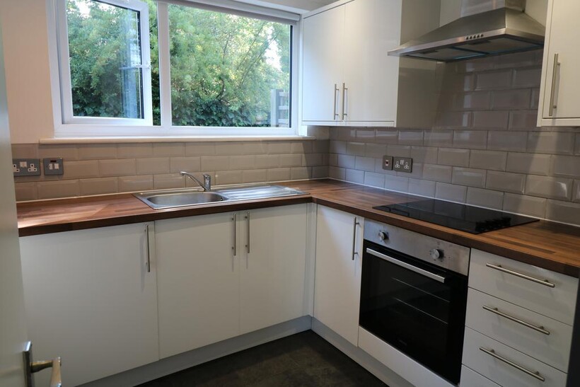 Moremead Road, London SE6 2 bed maisonette to rent - £1,800 pcm (£415 pw)