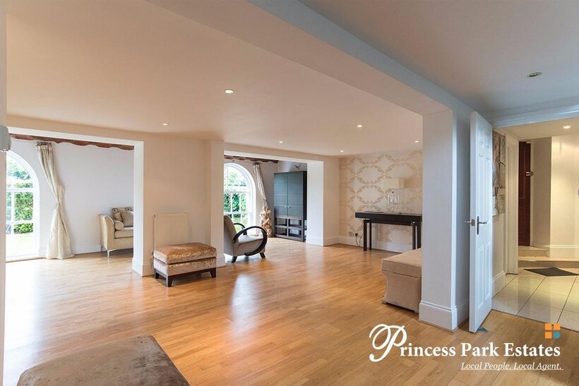 London N11 2 bed apartment to rent - £2,947 pcm (£680 pw)