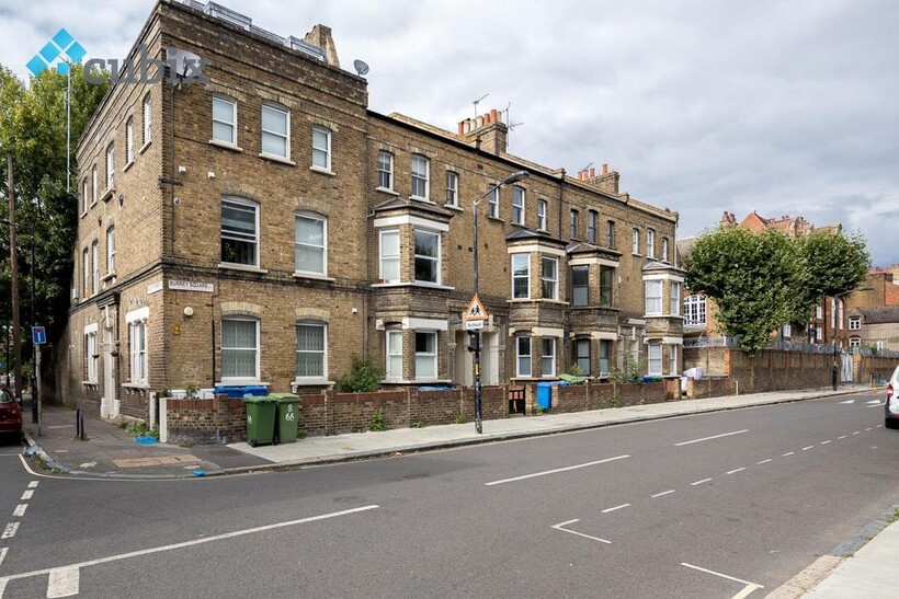 Surrey Square, London SE17 2 bed triplex to rent - £2,600 pcm (£600 pw)