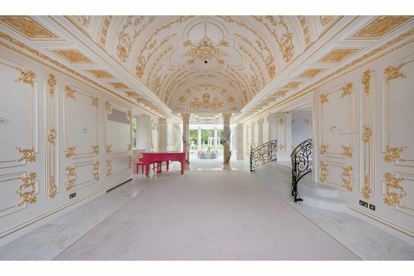 The Bishops Avenue, London, N2 12 bed detached bungalow to rent - £35,000 pcm (£8,077 pw)