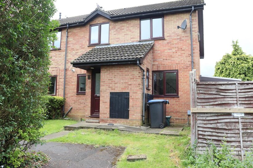 Newsham Road, Woking GU21 2 bed end of terrace house to rent - £1,450 pcm (£335 pw)