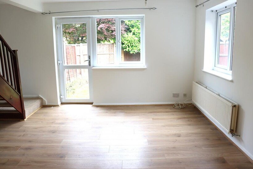 Newsham Road, Woking GU21 2 bed end of terrace house to rent - £1,450 pcm (£335 pw)