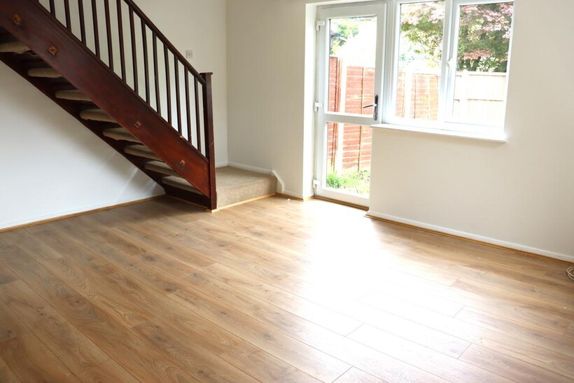 Newsham Road, Woking GU21 2 bed end of terrace house to rent - £1,450 pcm (£335 pw)