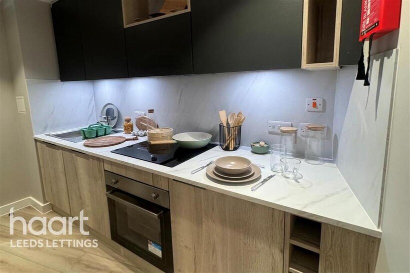 Briggate Stusios 1 bed flat to rent - £880 pcm (£203 pw)