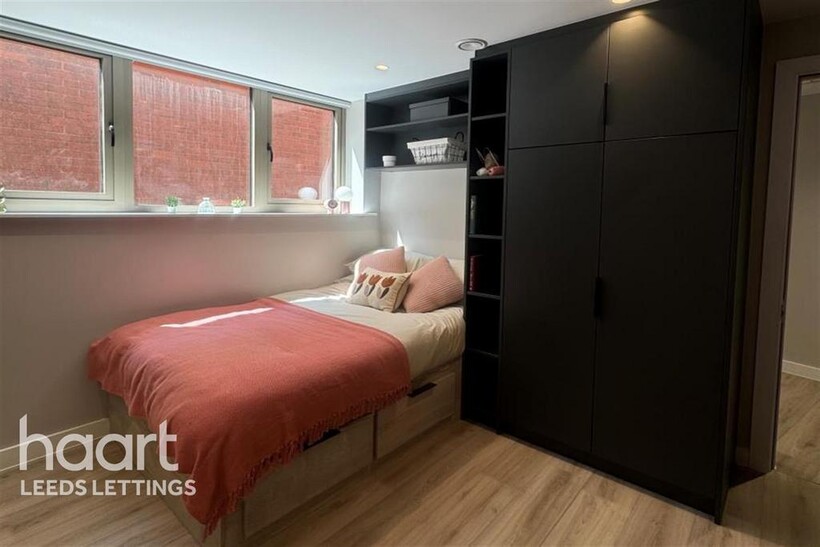 Classic Studio, Briggate Studios 1 bed flat to rent - £880 pcm (£203 pw)