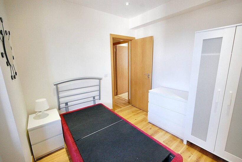 2nd bedroom