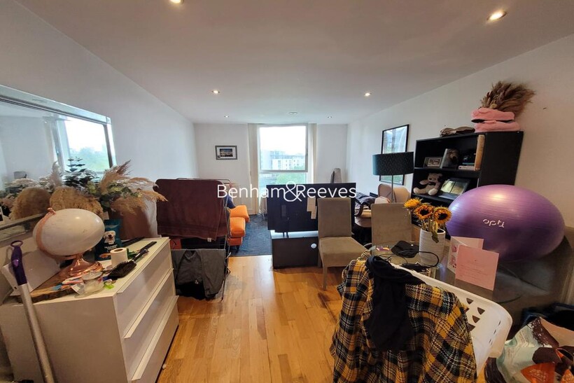 Seager Place, Surrey Quays SE8 1 bed apartment to rent - £1,800 pcm (£415 pw)