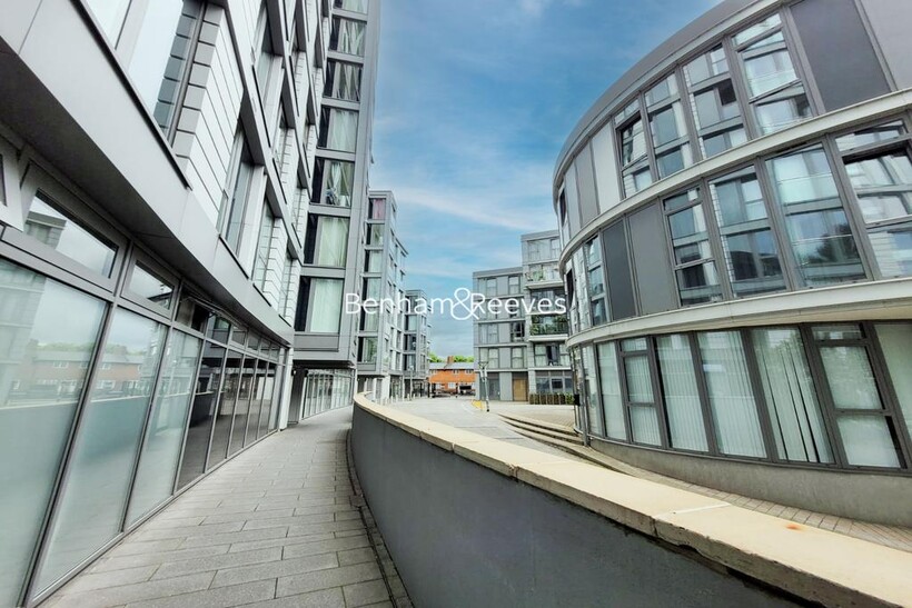 Seager Place, Surrey Quays SE8 1 bed apartment to rent - £1,800 pcm (£415 pw)