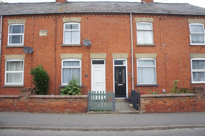 West Street, Bourne PE10 2 bed terraced house to rent - £775 pcm (£179 pw)