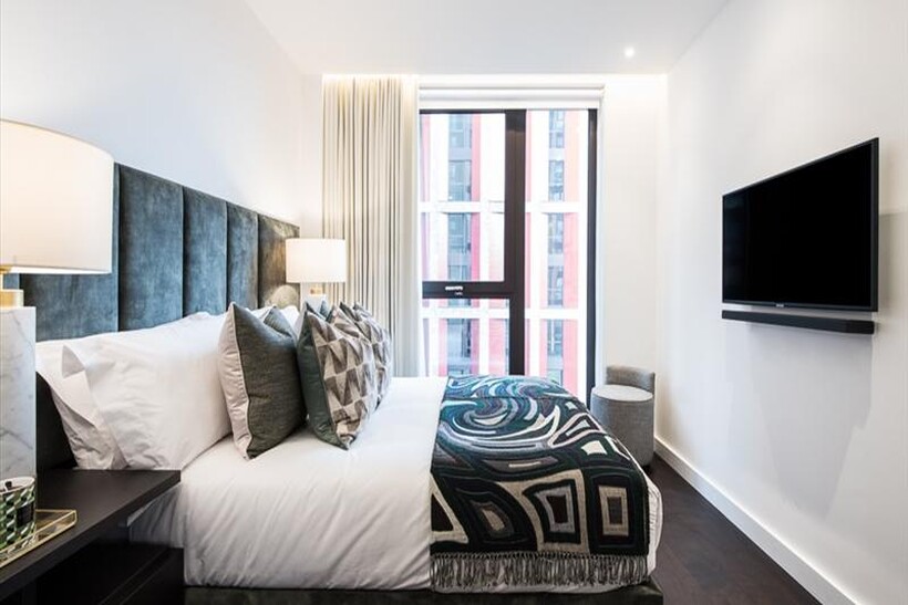 Charles Clowes Walk, London SW11 1 bed flat to rent - £3,120 pcm (£720 pw)
