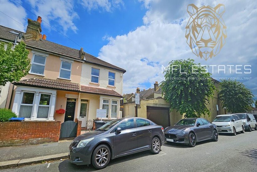 Lancing Road, Croydon CR0 3 bed end of terrace house to rent - £2,200 pcm (£508 pw)