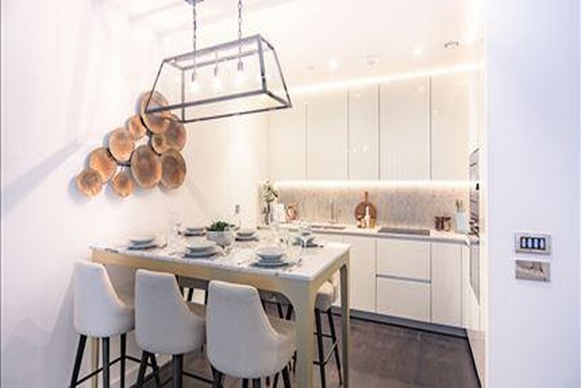 Charles Clowes Walk, London SW11 2 bed flat to rent - £4,463 pcm (£1,030 pw)