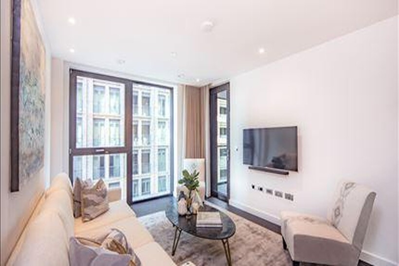 Charles Clowes Walk, London SW11 2 bed flat to rent - £4,463 pcm (£1,030 pw)