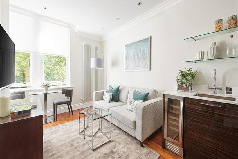 Kensington Gardens Square, London W2 1 bed flat to rent - £3,142 pcm (£725 pw)