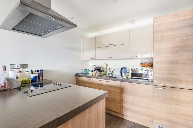 Vertex Tower, 3 Harmony Place... 2 bed apartment to rent - £2,400 pcm (£554 pw)