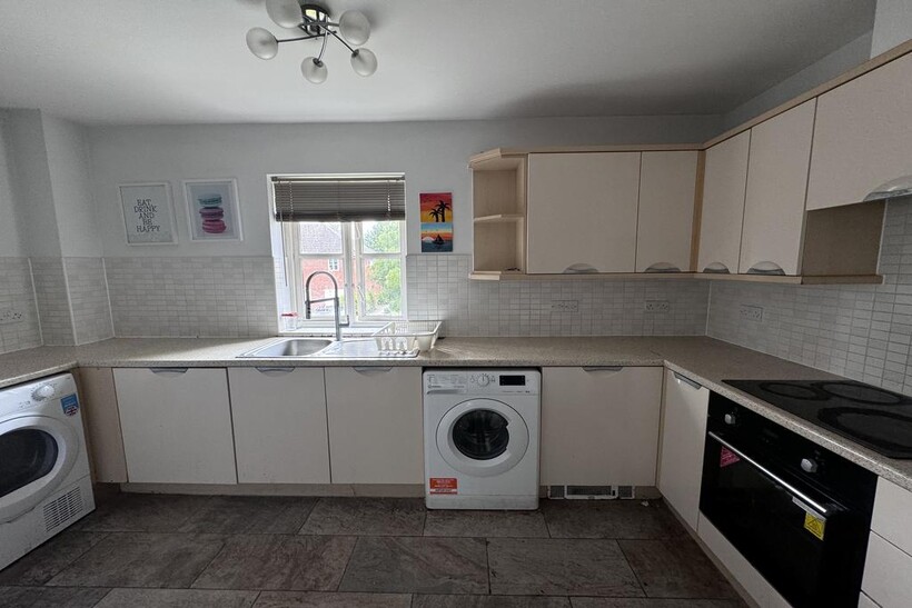 Reid Close, Hayes UB3 2 bed flat to rent - £2,000 pcm (£462 pw)