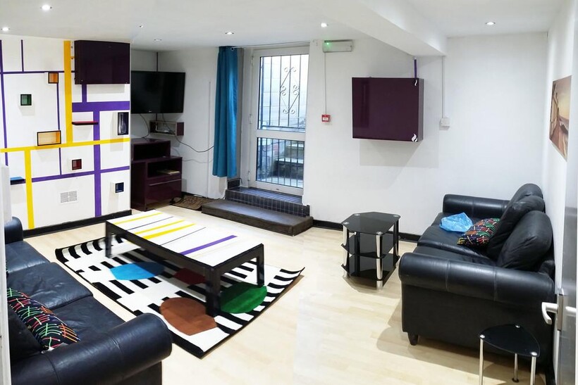 28 Delph Mount, Woodhouse, Leeds LS6 6 bed terraced house to rent - £3,120 pcm (£720 pw)