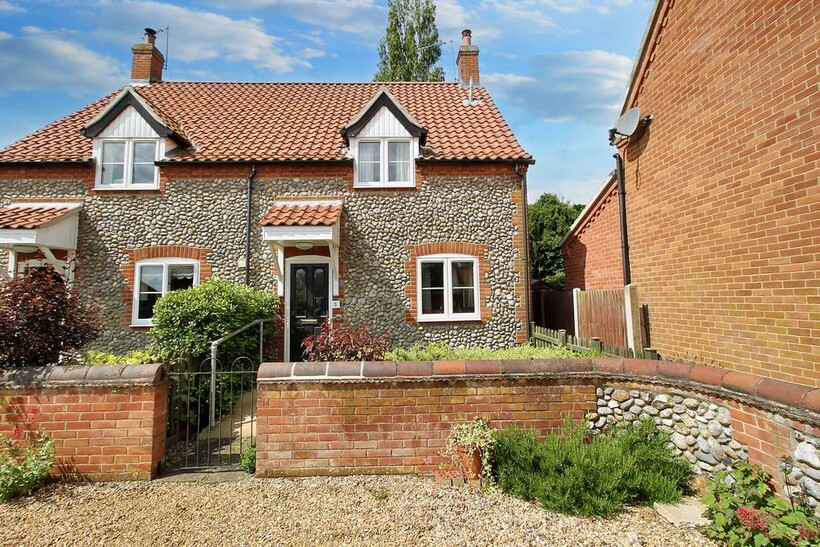 Holt Road, Thornage NR25 3 bed semi-detached house to rent - £1,000 pcm (£231 pw)