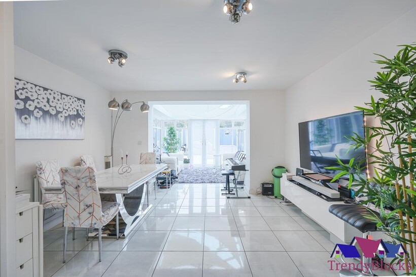 Malt Kiln Place, Dartford DA2 4 bed semi-detached house to rent - £2,400 pcm (£554 pw)